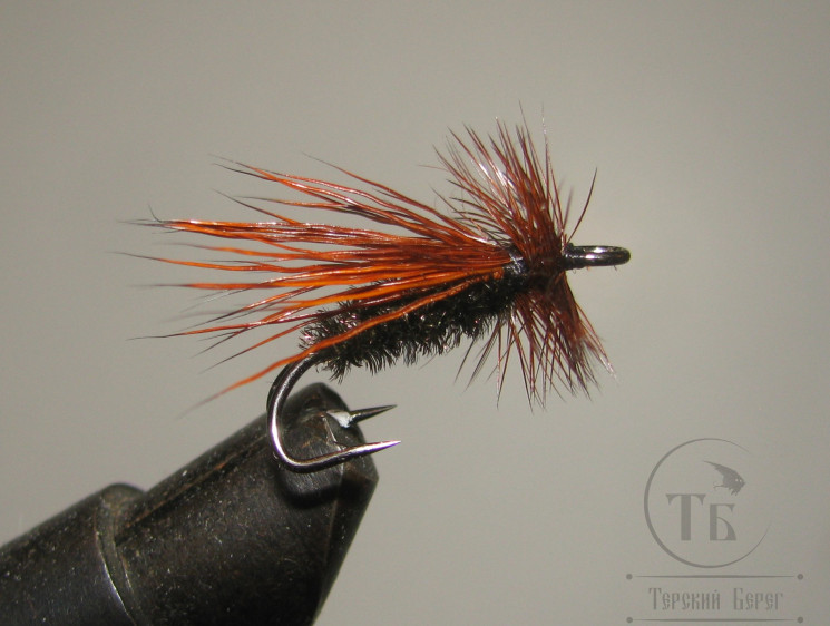 Муха на двойнике (ДВХ № 41)  Caddis ( Dееr Caddis  Claret / Peacock body ) двойник Кр. № 12