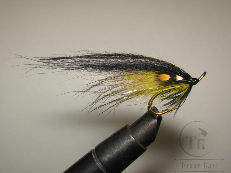 Муха лососевая на золотом двойнике ( 3 ) Golden Killer Monkey Var Mustad DL Gold № 4