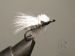 Муха на двойнике (ДВХ № 18)  Caddis ( Dееr Caddis White Grey ) двойник Кр. № 10