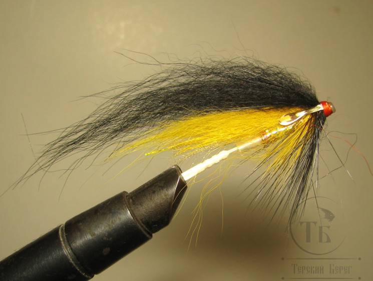 Муха лососёвая скандинавское крыло ( 62 ) Arctic Black Yellow ( пластик 1,0 дюйм )