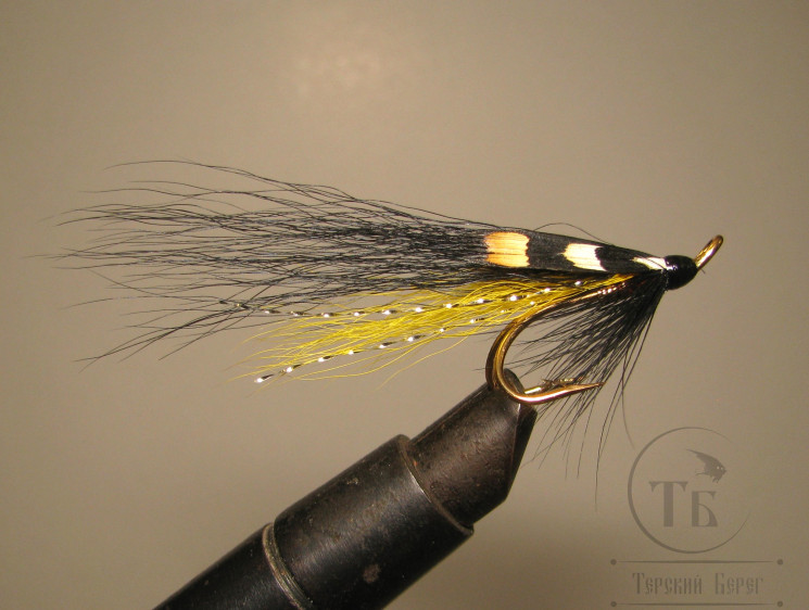 Муха лососевая на золотом двойнике ( 3 ) Golden Killer Var Mustad DL Gold № 4