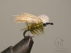 Муха на двойнике (ДВХ № 40)  Caddis ( Dееr Caddis  Natural / Olive body ) двойник Кр. № 10