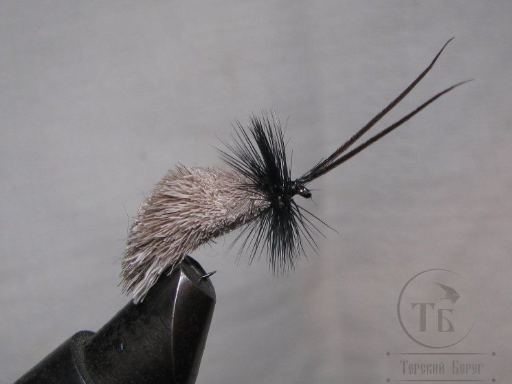 Mуха (4) Goddard Caddis Natural / Black Kumho № 10