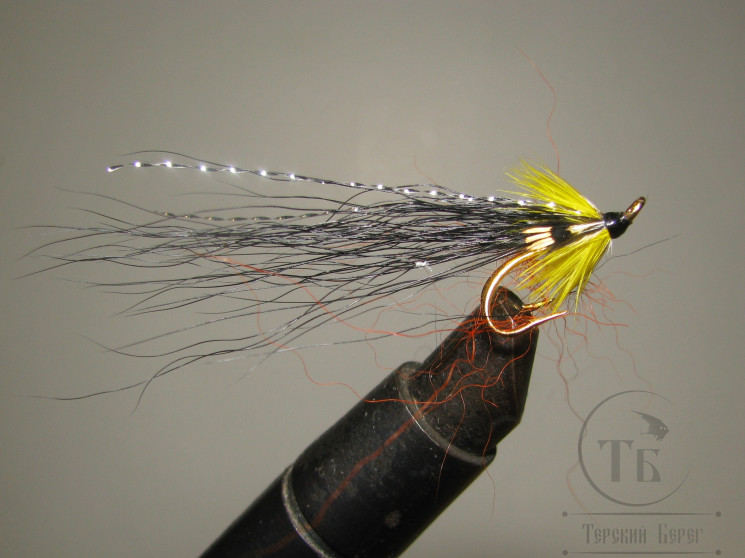 Муха лососевая на золотом двойнике ( 15 ) Golden Killer Var Mustad DL Gold № 10