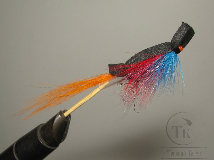 Муха лососёвая Skater Tube ( 19 ) Black Orange Red Blue на пластике