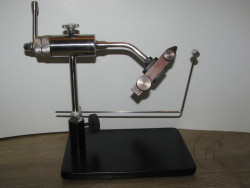 Тиски на постаменте