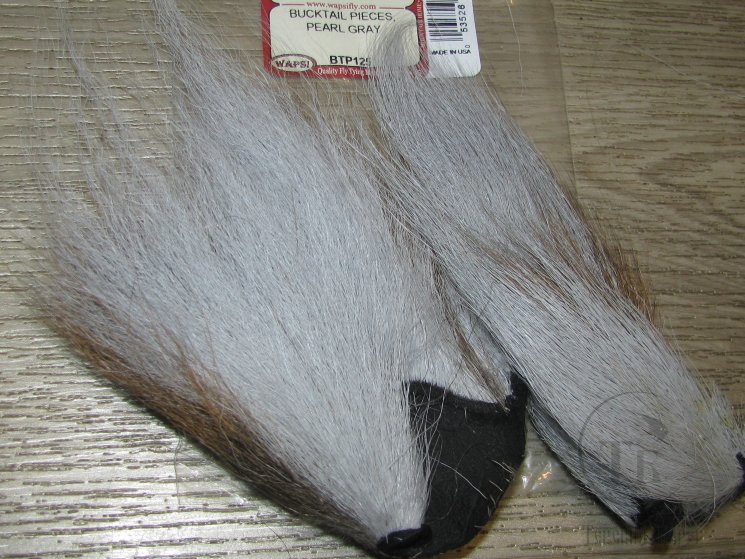 Кусок хвоста оленя светло серый Bucktail pieces Pearl Grey Wapsi / Терский Берег