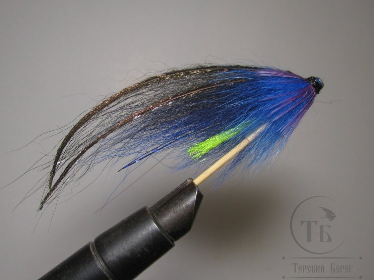 Муха лососёвая серия "Бурняк" ( 7 ) Dk Blue Fl. Chartreuse tag ( пластик 1,0 дюйм )