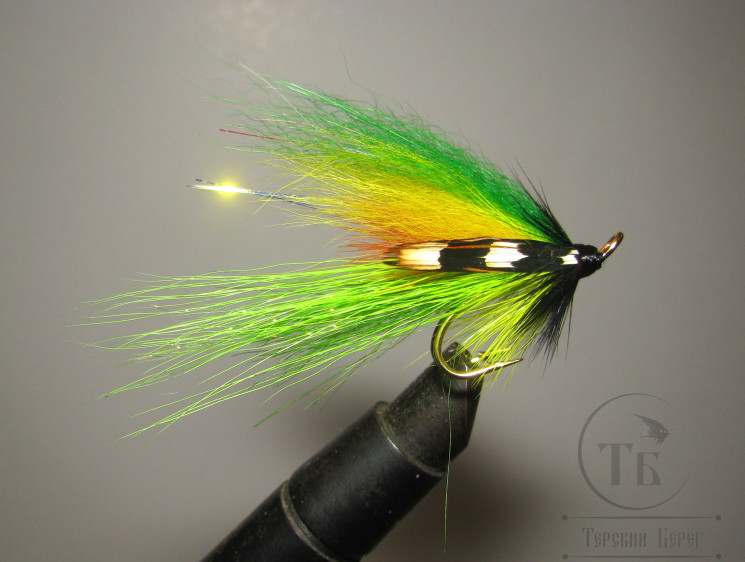 Муха лососевая на золотом двойнике ( 2 ) Green Cascade Mustad DL Gold № 4