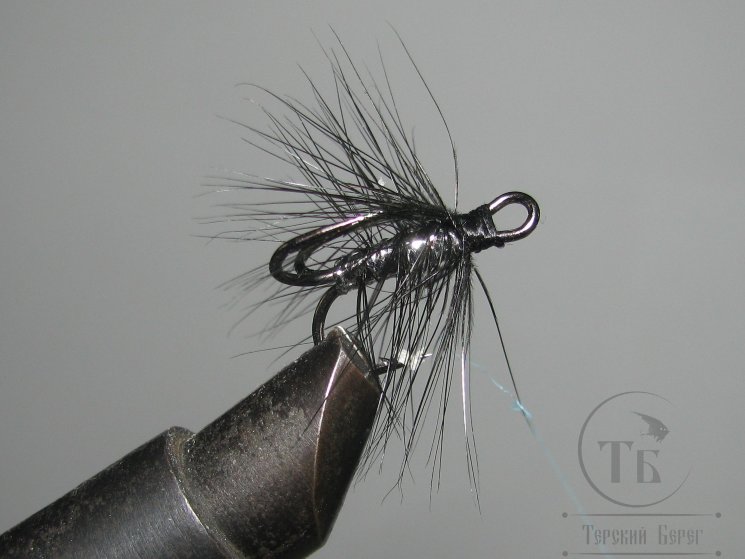 Муха на тройнике "хариус форель" ( 63 ) Black кр. №8