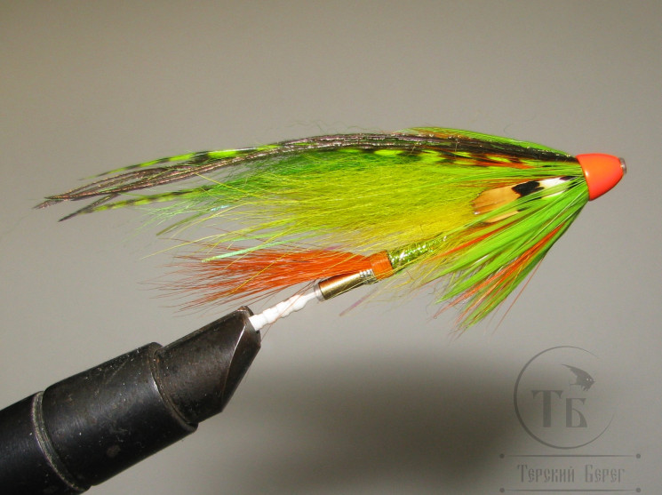 Муха лососёвая скандинавское крыло Robin Hood ( 41 ) RH Cone Fl. Bright Highlander ( медь трубка 1,75 дюйма)