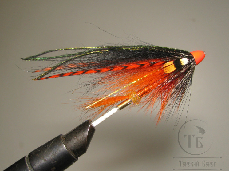 Муха лососёвая скандинавское крыло Robin Hood ( 43 ) RH Cone Fl. Orange Varzuga Guinea ( медь трубка 1,75 дюйма)